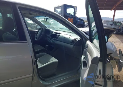 2006 Toyota Camry Std z USA, uszkodzony, nr VIN 4T1BE32K36U107633